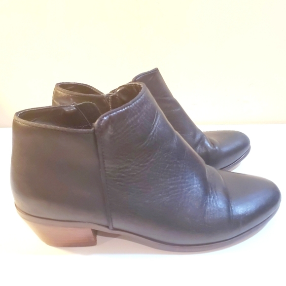 Crown Vintage Tabitha black Leather ankle booties size 8M - Picture 2 of 11